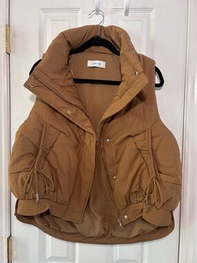 Women's Quilted Puffer Vest - Brown